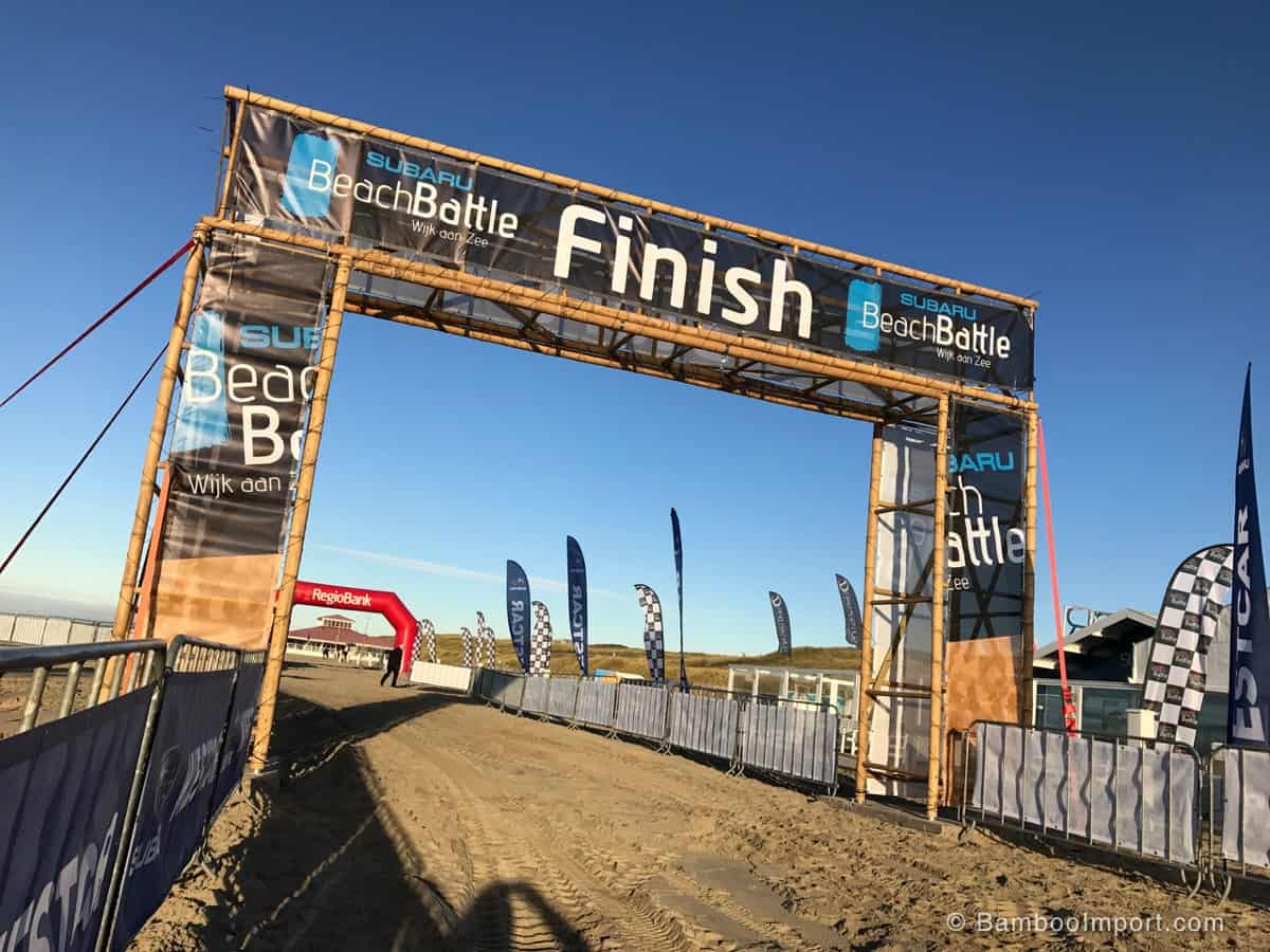 Bamboe Start-Finishboog voor Subaru Beach Battle